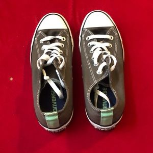 Size 8 Women's Converse